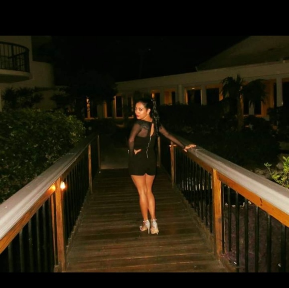 Beautiful Guess romper ๐ - Picture 2 of 3